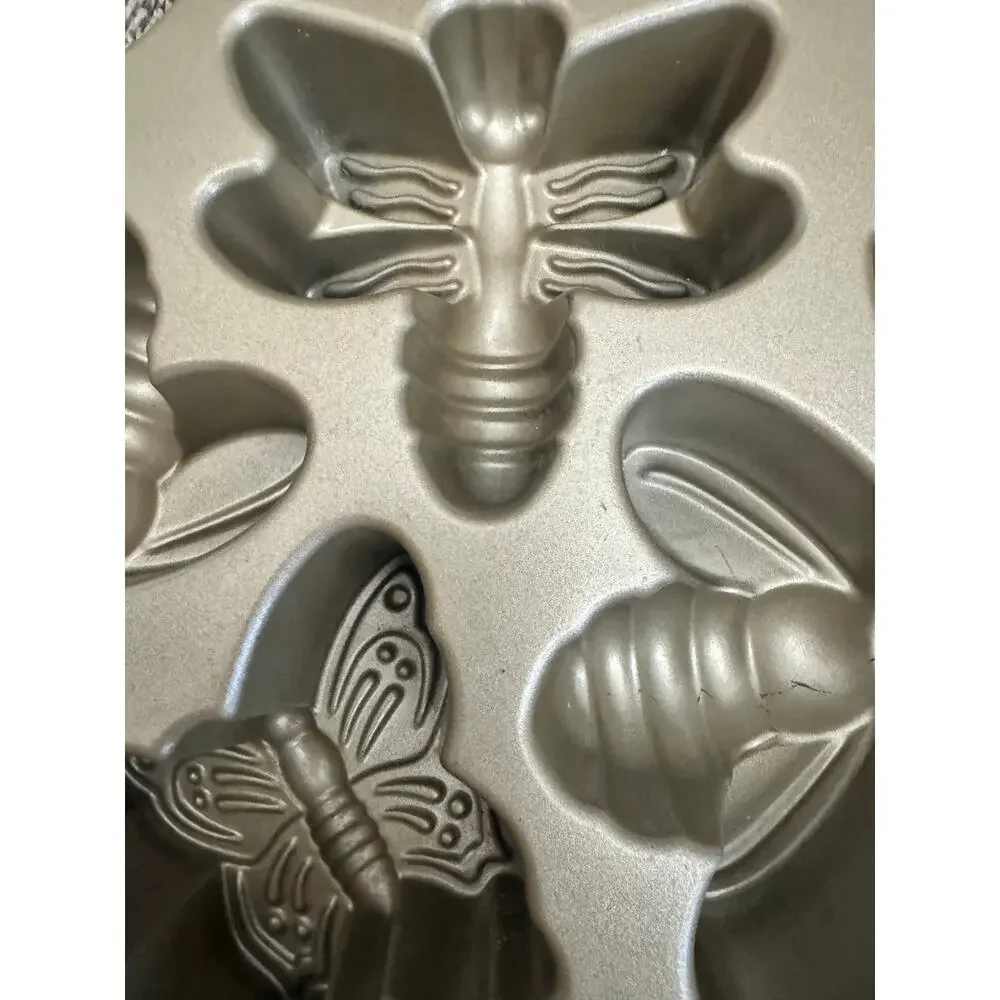Nordic Ware Williams Sonoma Backyard Bugs Gold Aluminum Baking Pan